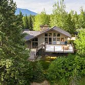 West Glacier Home w/ Majestic Mountain Views!