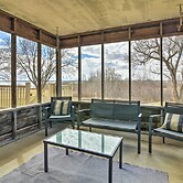 Milford Lake Vacation Rental: Walk to Beach!