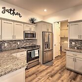 Bright Home w/ Yard, 4 Mi to Colorado River!