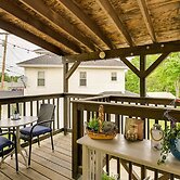 Chic & Central Apartment ~ 6 Mi to Sebec Lake!