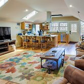 Romantic, Cozy Loft w/ Yard, 5 Miles to Clemson