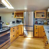 Romantic, Cozy Loft w/ Yard, 5 Miles to Clemson