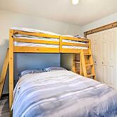 Modern Camelback Mountain Home: 1/2 Mi to Skiing!