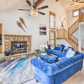 Modern Camelback Mountain Home: 1/2 Mi to Skiing!