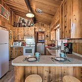 Quiet Retreat w/ Hot Tub - 16 Miles to Ski Apache!