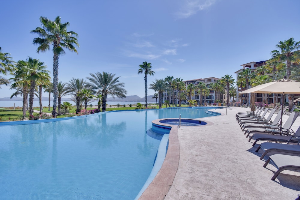 Gulf-view Condo: Private Patio, Pool & Golf!