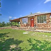 Enchanting Hilltop Cottage in Medicine Park!