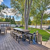 Boat Dock & Backyard: 'rock River Retreat'