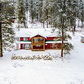 Kettle Falls Home w/ River Valley Mtn Views!
