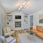 Modern Boho Gem: Yard + 10 Mi to Baxter Arena