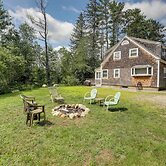 Franconia Escape on Half Acre w/ Fire Pit & Deck!