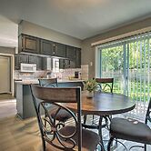 Modern Townhome w/ Fireplace: Near Stoll Park