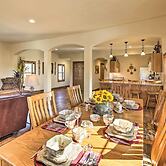 'mcjuggers Loft:' Walk to Lake, Park, Restaurants