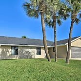 Bright Ormond Beach Home ~ 14 Mi to Daytona!