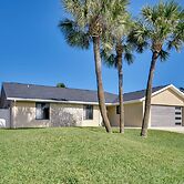 Bright Ormond Beach Home ~ 14 Mi to Daytona!