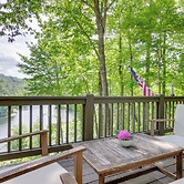 High-end Sapphire Retreat on Fairfield Lake!