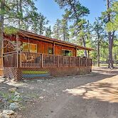 Coconino Cabin w/ Kayaks ~ 13 Mi to Reservoir