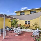 Sunny Cocoa Beach Escape w/ Bikes, Walk to Beach