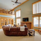 Spacious Mcarthur Home: Private Hot Tub + Pond!