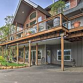 Lovely Canyon View Apartment w/ Patio & Yard