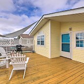 Pet-friendly Townhome, 2 Blocks to Atlantic Beach!