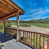 Pet-friendly Moab Cabin w/ Mtn Views & Bbq!
