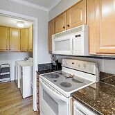 3 Mi to Slopes! Mtn-view Condo in Banner Elk