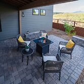 Modern Flagstaff Escape w/ Grill, 3 Mi to Downtown