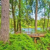 The River House' w/ Deck, on Mckenzie River!