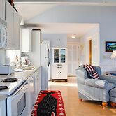 'heron Cottage' on Casco Bay w/ Deck & Boat Dock!