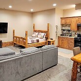 Adventurer's Studio ~ 20 Mi to West Yellowstone!