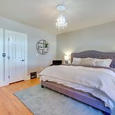 Charming Getaway, Walk to Windsor Lake & Downtown!