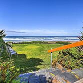 Oceanfront Escape w/ Pacific Views: Surf & Explore