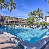 Coastal Downtown Naples Condo - Walk to the Beach!