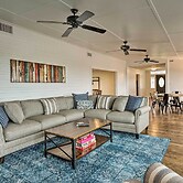 Fire Pit, Pickleball, Pool! Schulenburg Farmhouse