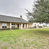Pet-friendly Flatonia House w/ Patio & Gazebo!