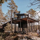Luxurious Tree Top Cabin by the Lake