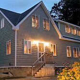 Cozy Cove Cottage Limit 6 3 Bedroom Cottage by RedAwning