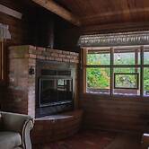 Canyon Wren Honeysuckle 1 Bedroom Cabin by RedAwning