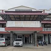 Super OYO 2704 Hotel Transit 2