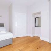 Chic & Characteristic 2BD House - Irishtown