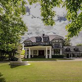 Hana Lodge