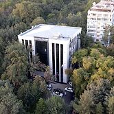 Central Palace Halal Hotel