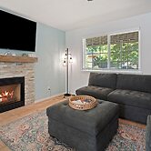 Redmond Rest 4 Bedroom Home by RedAwning