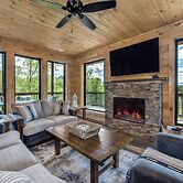 Pet Friendly Cabin Hot Tub, Games & Fishing Pond