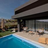Beautiful 4-bed Villa Ria in Vathianos Kampos