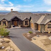 Heritage by Avantstay Luxe Oregon Retreat + Deck