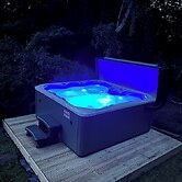 Blaydonburn - Sleeps 6 - Parking - Garden - Hottub