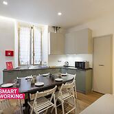 Family Flat in the City Center by Wonderful Italy