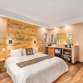 Solitude Bear Room Ada 103 - Estes Park 1 Bedroom Studio by RedAwning